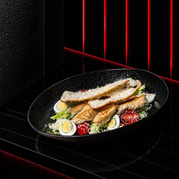 Салат Цезарь с куриной грудкой